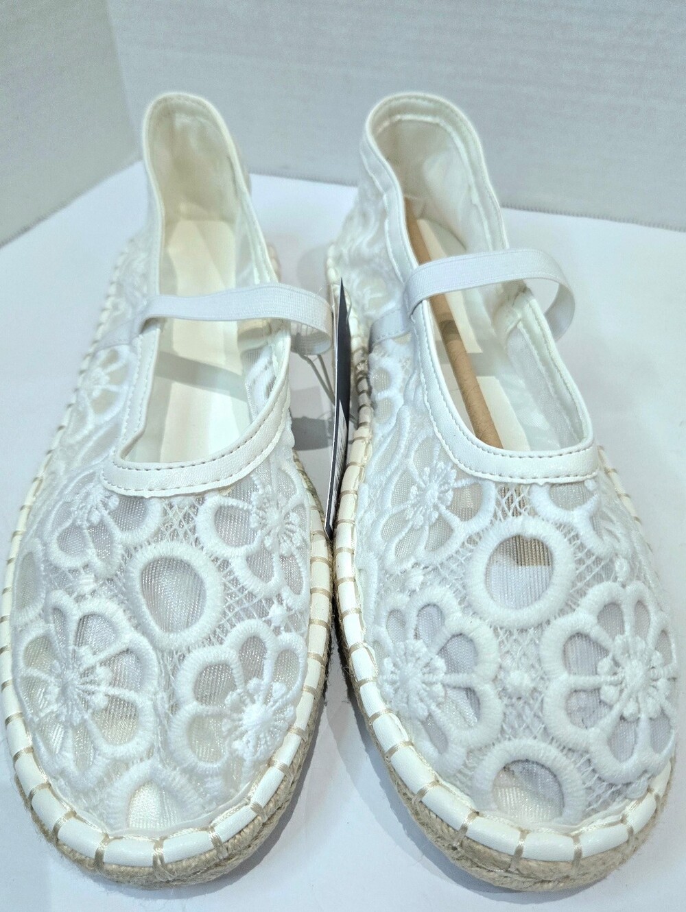 Universal Thread Celia White Floral Lace Mary Jane Flats